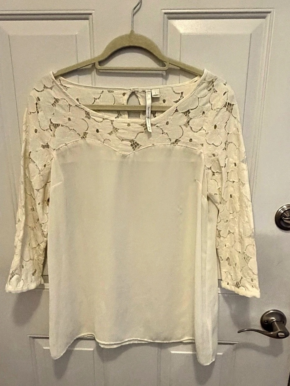 Jones New York Lace Yoke Blouse in White Size Large Like New